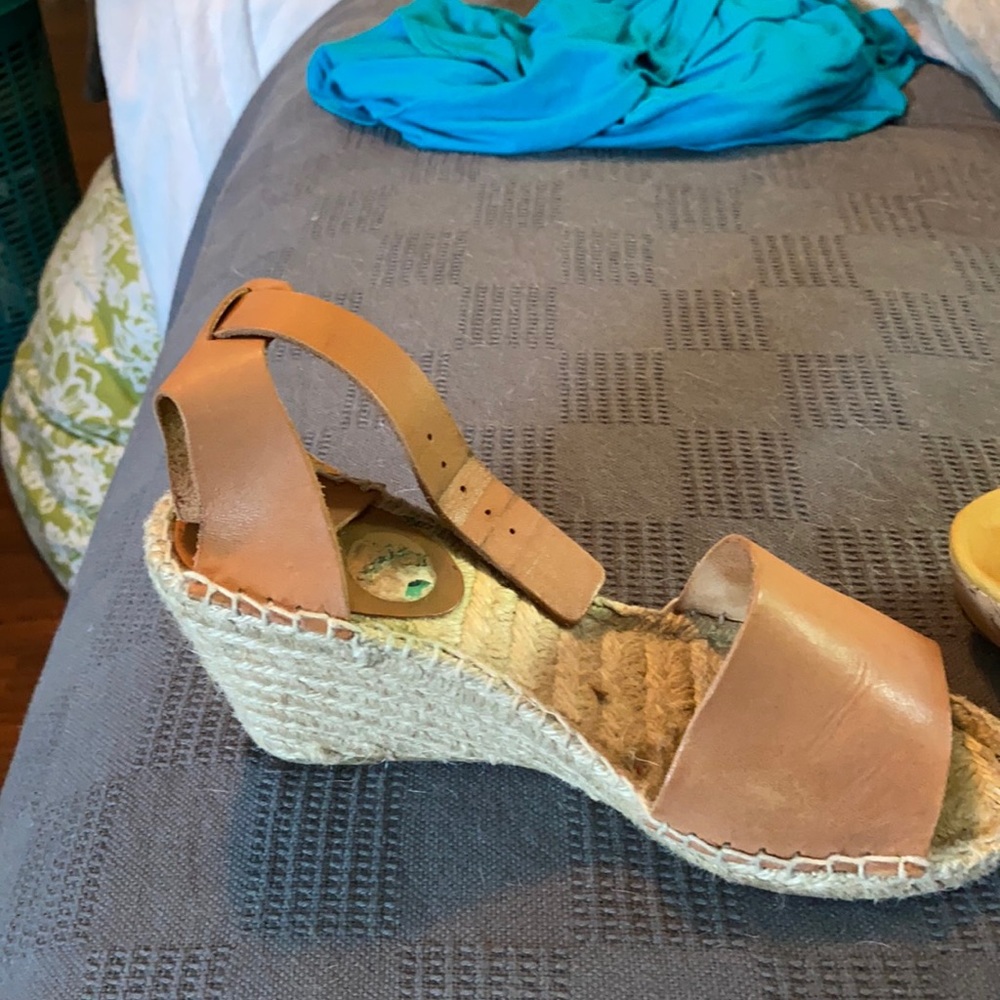 Open shoes